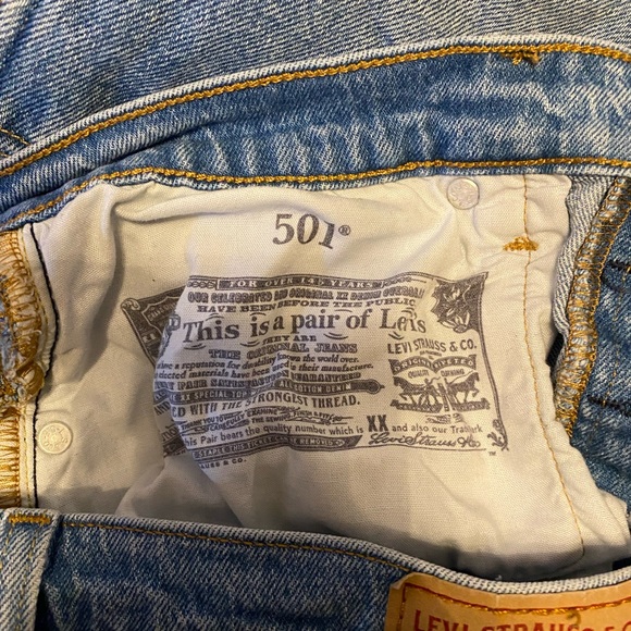 501 Levi pants, blue light wash. High wasted, buttons all the way up. - Picture 4 of 5